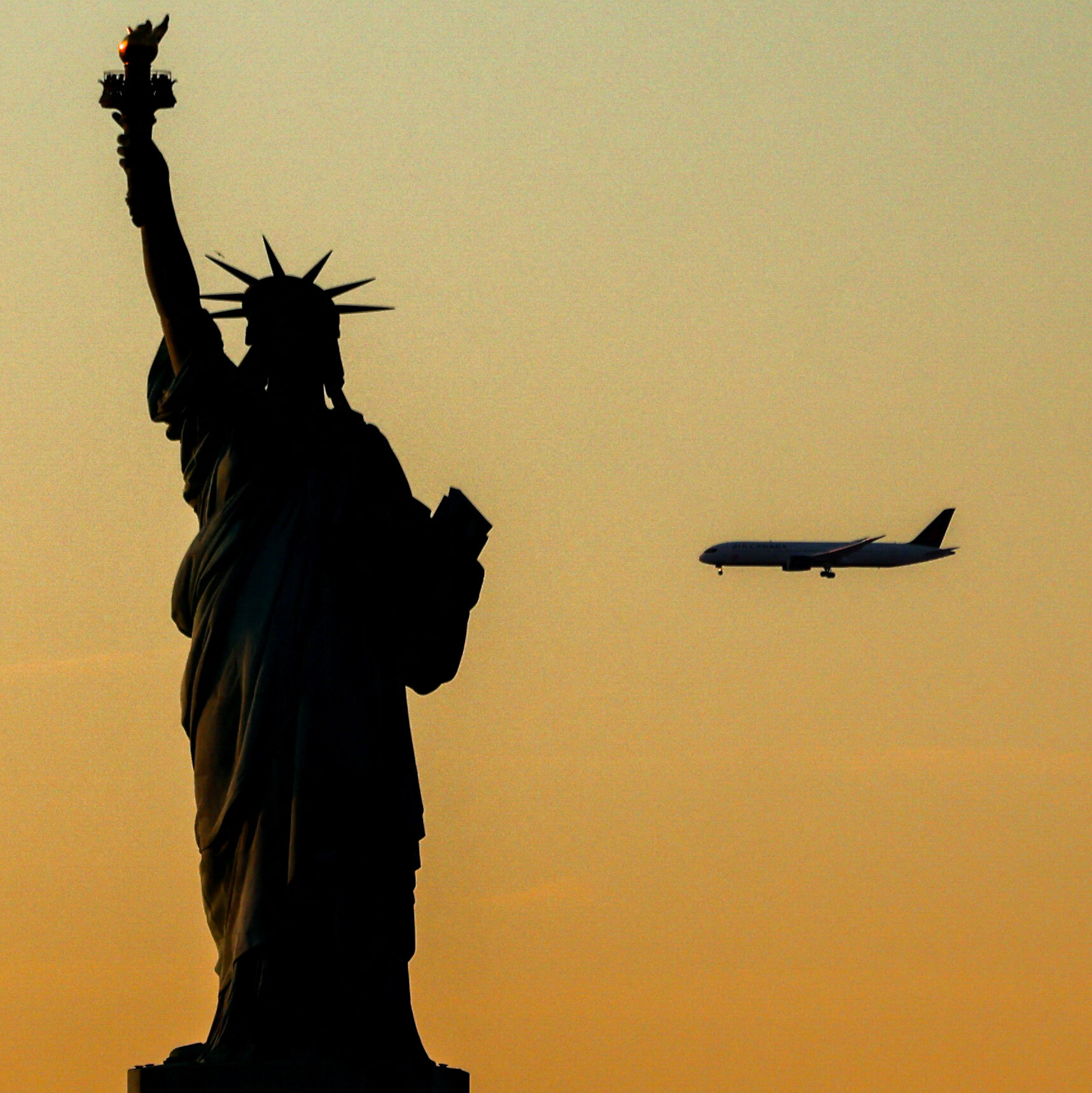 Alaska Airlines and FedEx Planes Narrowly Avoid Each Other at Newark Airport