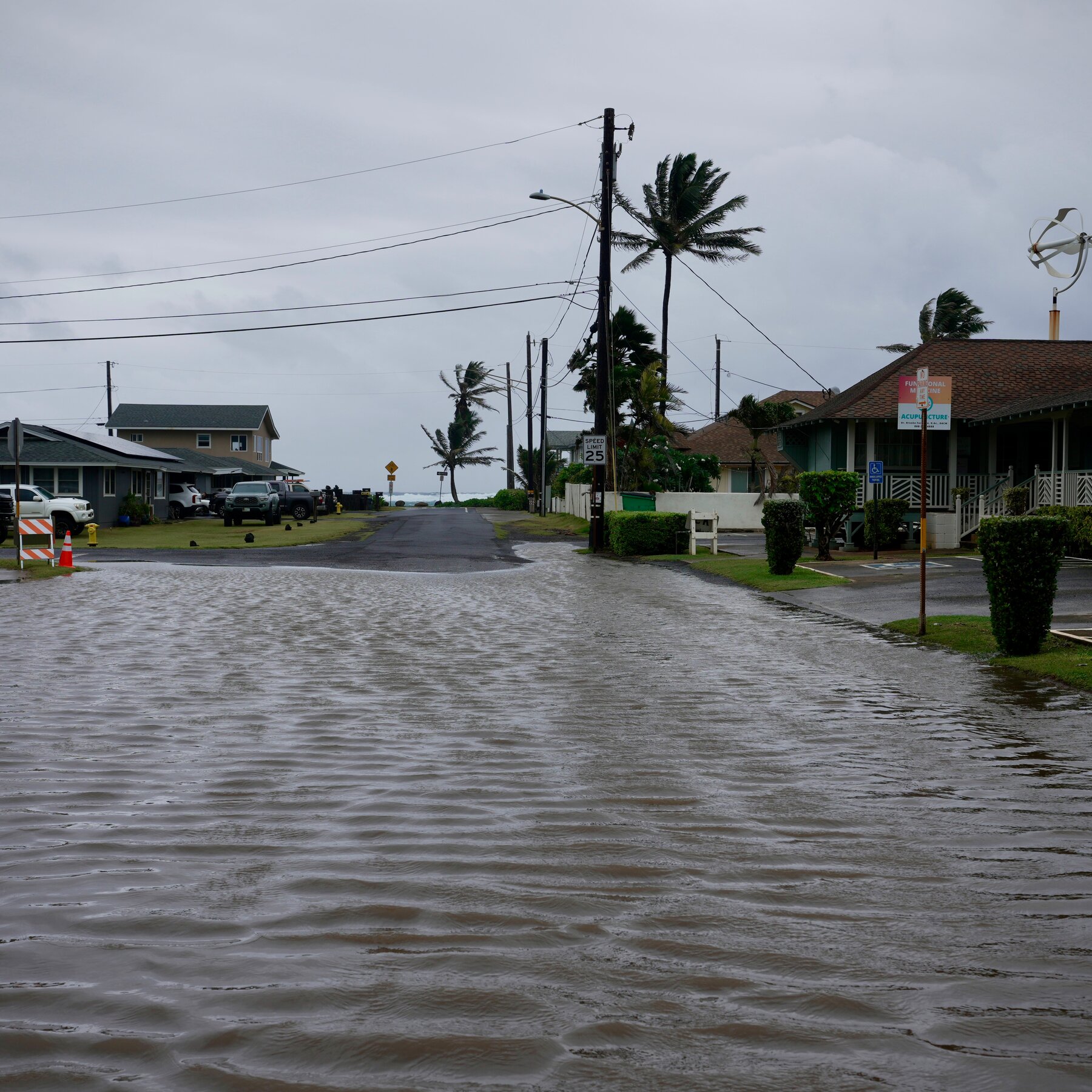 Hurricane Lowell Brings Rain, Fierce Wind and Power Outages on Hawaii’s Kauai